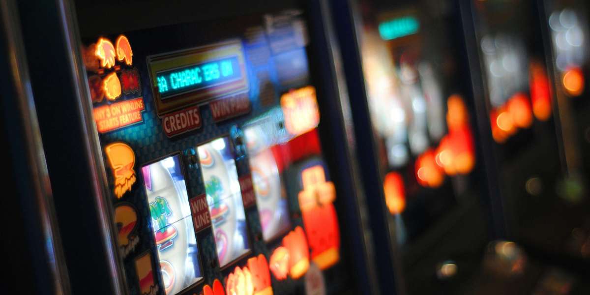 Najlepsze strategie gry w ruletkę online: Zwiększ swoje szanse na wygraną w kasynach w 2025 roku